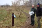 2025-03-01-plaatsen-infobordje-Wim-en-Erwin